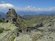 64 La tosta, rocciosa e dirupata cima del Ponteranica occidentale (2370 m)